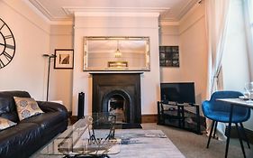 Summit Apartment - Cozy Aberdeen West End Flat Prime Location - Perfect For Short Or Long Stay - 1 Bedroom